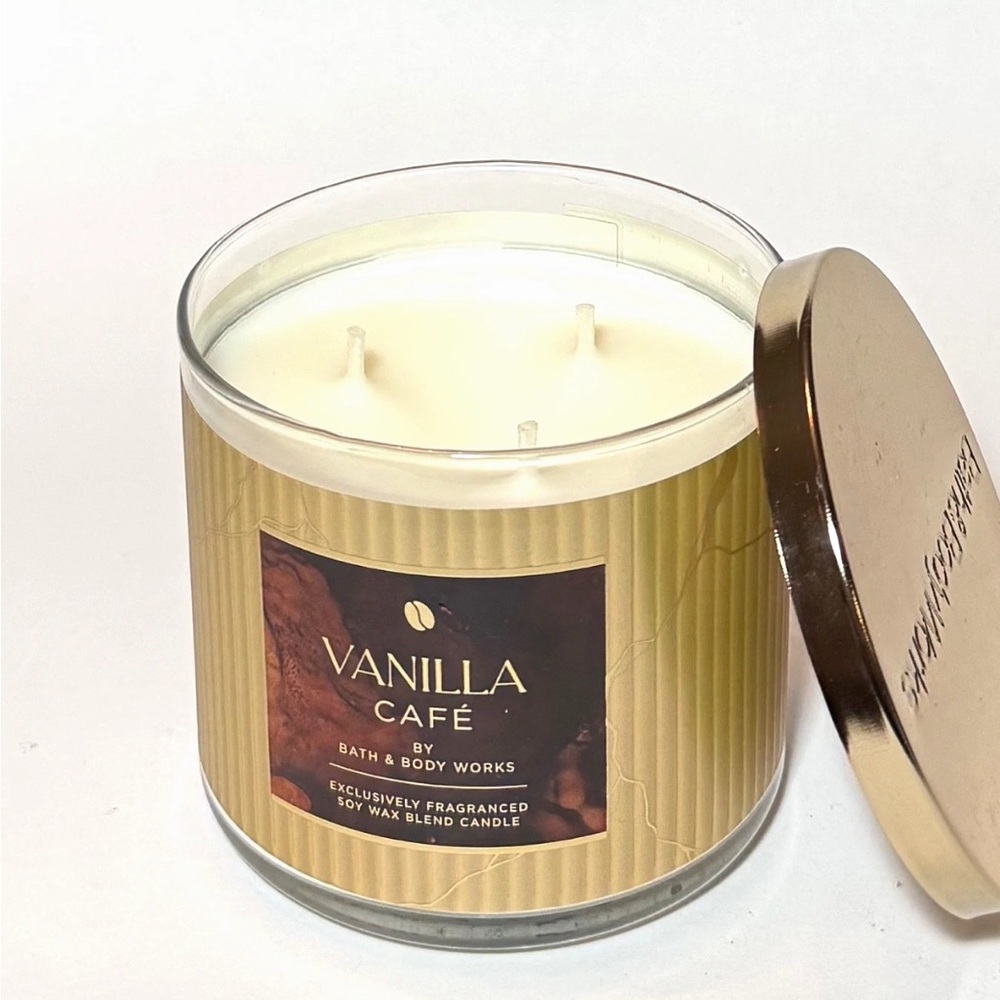 Bath & Body Works Vanilla Café  3 wicks Candle Brand New - Picture 2 of 2
